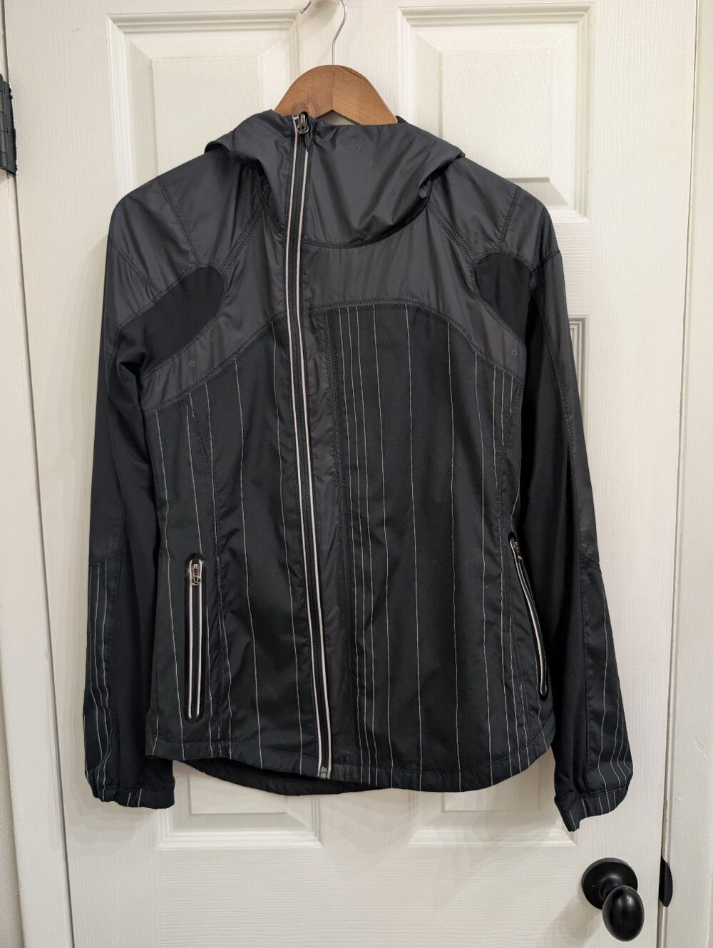Lululemon Women's 6 Run: Get Up And Glow Black Reflective Hooded Jacket